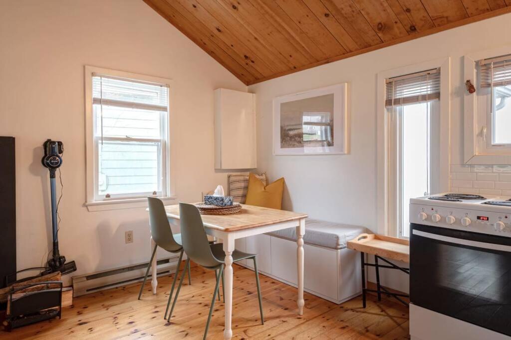 Hacketts Cove Hackett'S Cove Oceanfront Tiny Cottage For Two מראה חיצוני תמונה
